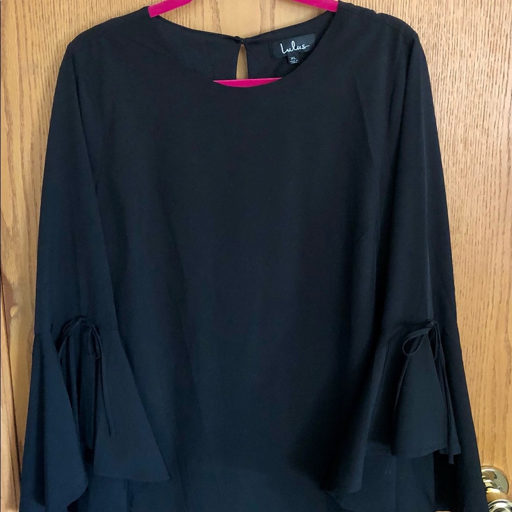 XL Lulu’s black trumpet sleeve dress